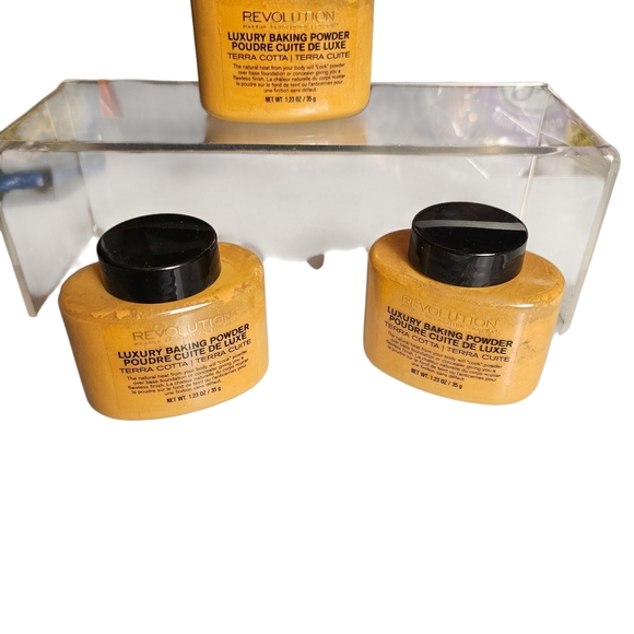 Revolution Makeup. - Picture 4 of 9